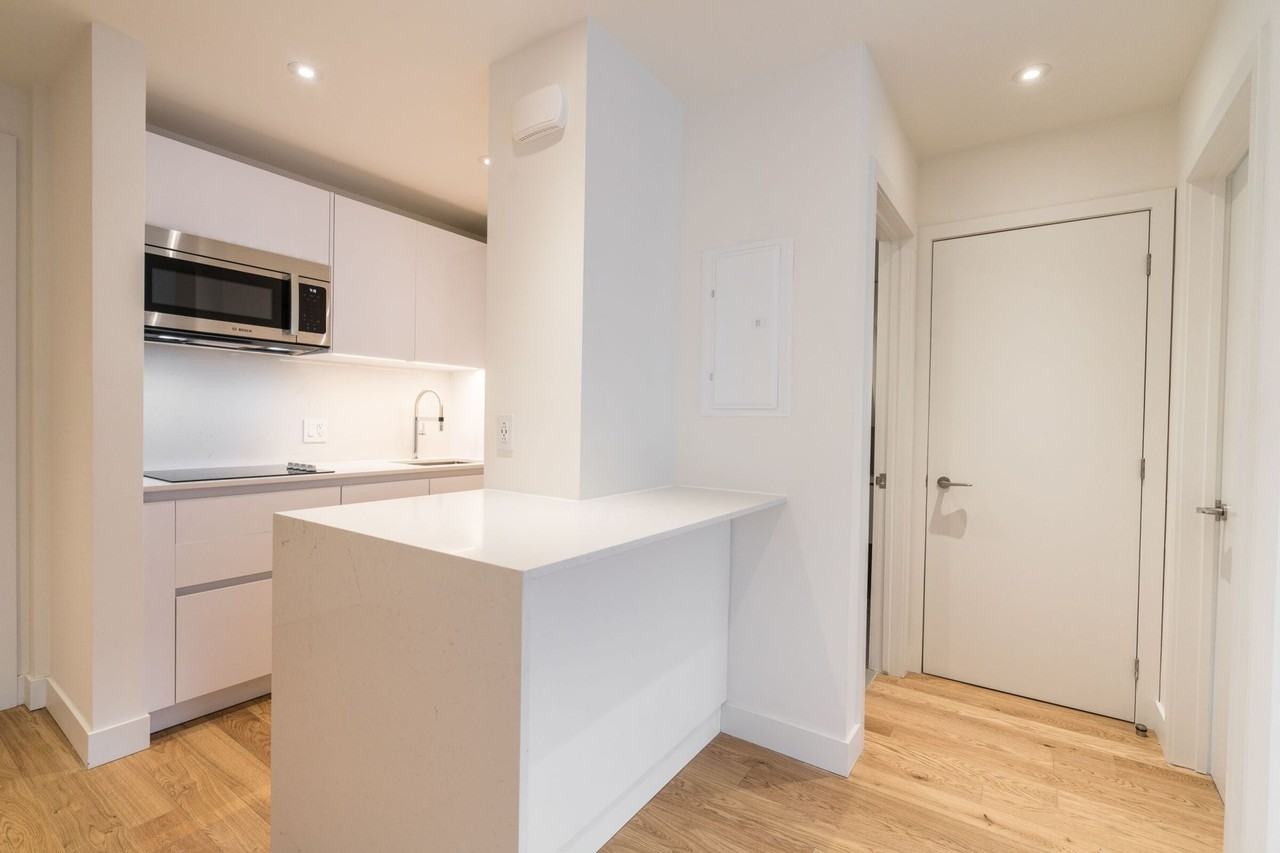 Mountain Place Apartments 3468 Rue Drummond, Montréal, QC H3G 1Y4