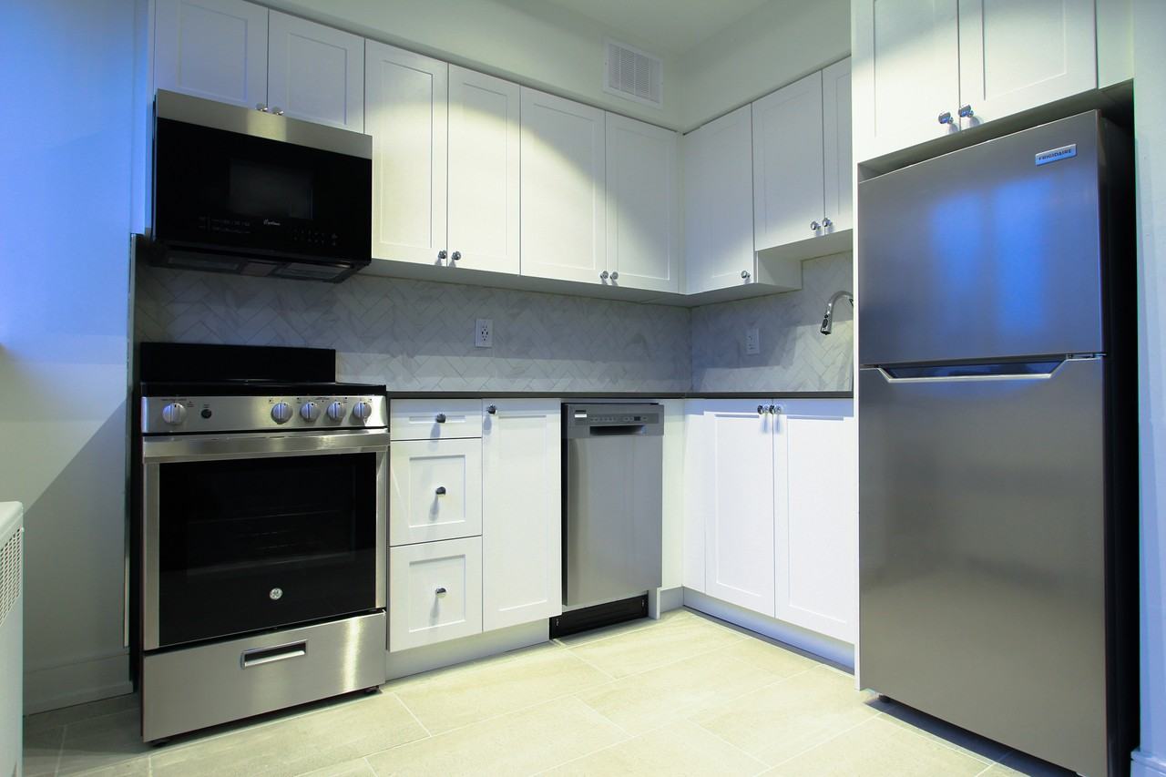 100 Gloucester Street Apartments 100 Gloucester St, Toronto, ON M4Y