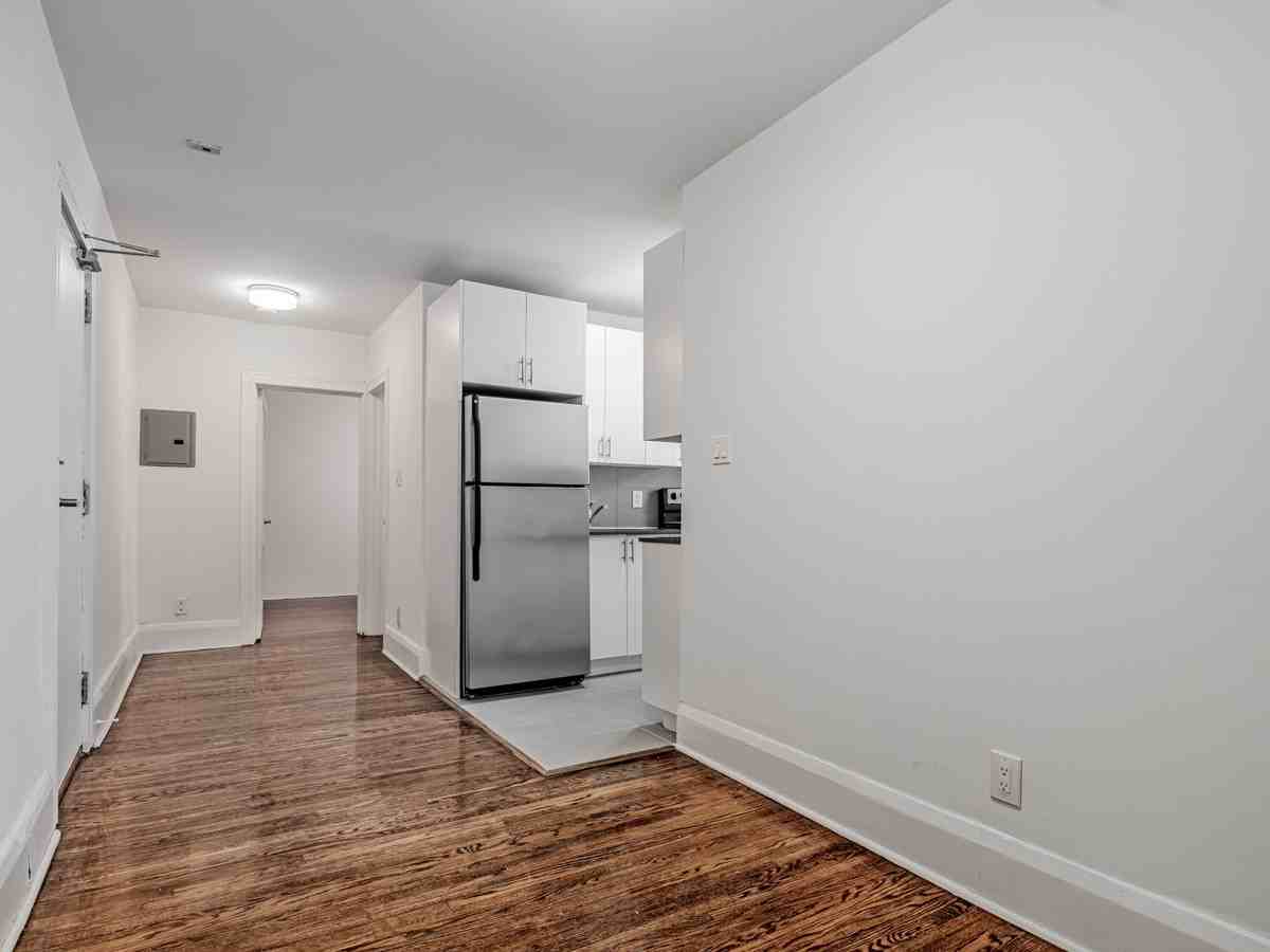 310312 Lonsdale Road Apartments in Forest Hill, Toronto, ON M4V 1X4