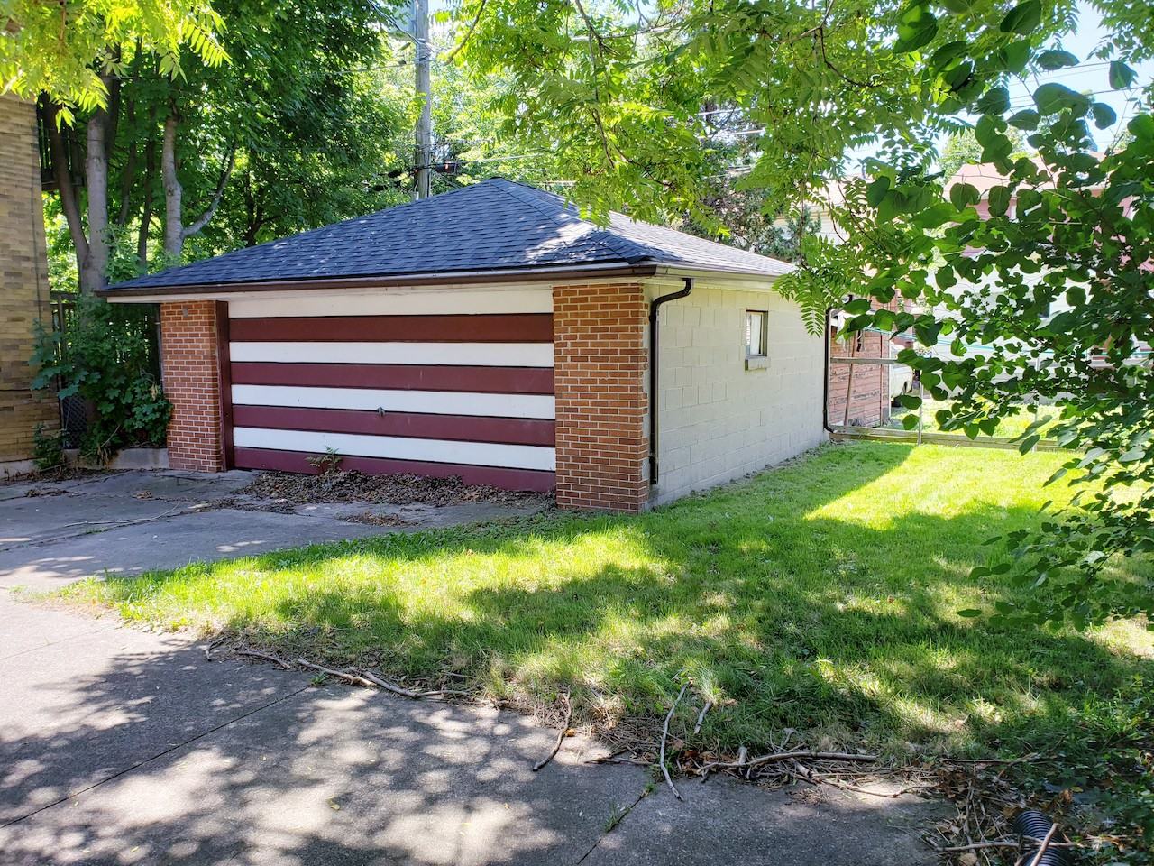 405407 Partington Ave Apartments in University, Windsor, ON N9B 2N4