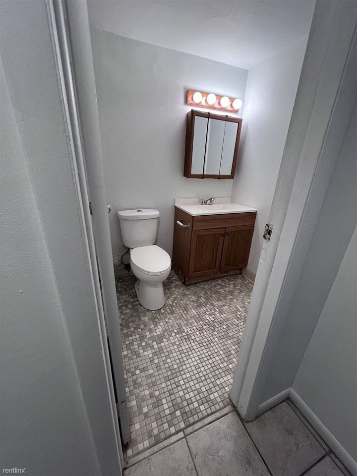 Apple Bailey Apartments 707 E Mount Hope Ave, Lansing, MI 48910 Zumper