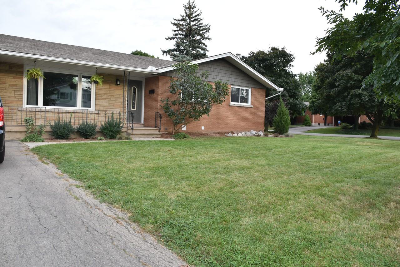 33 Caithness Drive, Lower Unit Apartments 33 Caithness Dr, Welland