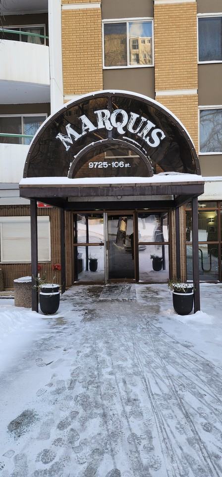 Spacious 1 bed 1 bath condo*Utilities Included*Gym, games room & sport