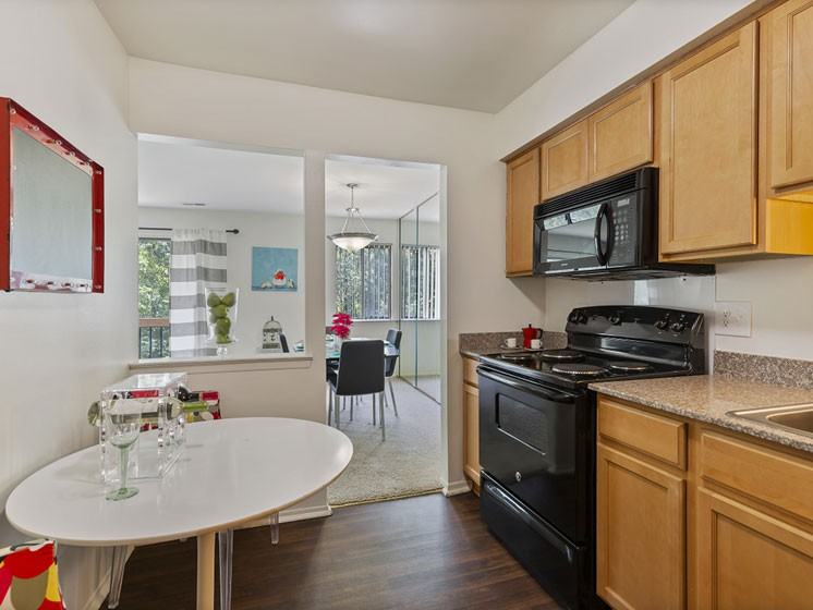 Franklin River Apartments 28733 Franklin River Dr, Southfield, MI