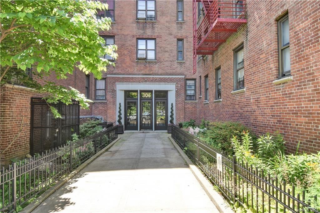 306 Mosholu Pkwy Street S 4C, New York, NY 10458 Studio Condo for