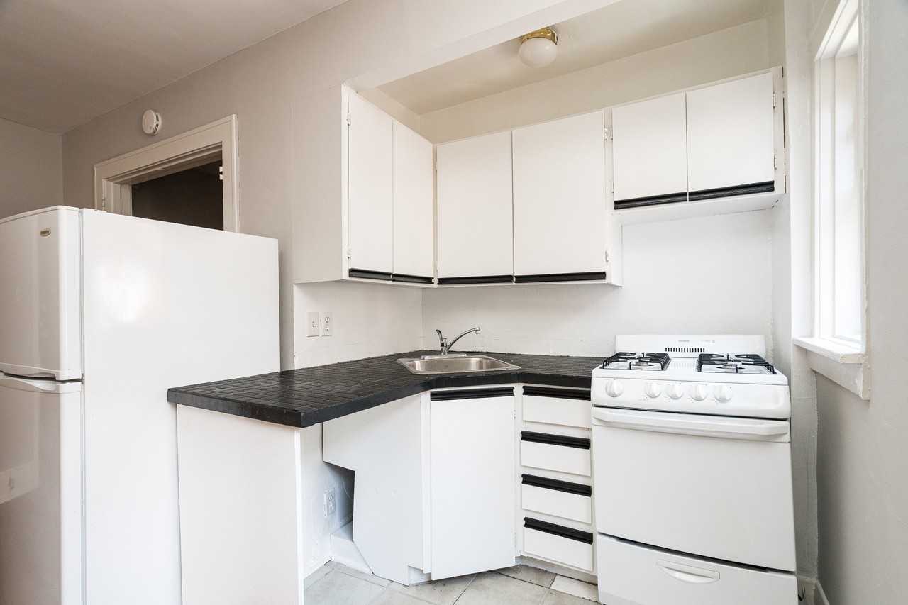 26 Balmoral Avenue Apartments 28 Balmoral Ave, Toronto, ON M4V 1J4