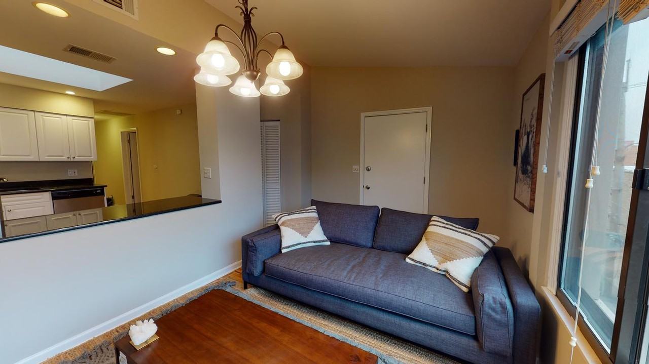 Classic Wrigleyville apartment one block from the lake Apartments in