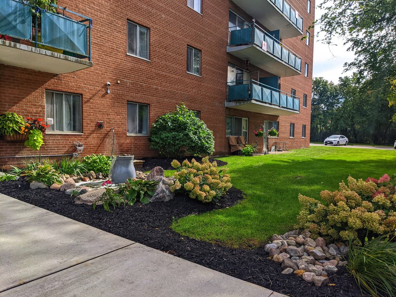 Brookland Towers Apartments 15 Brookland Ave, Aurora, ON L4G 2H7 Zumper