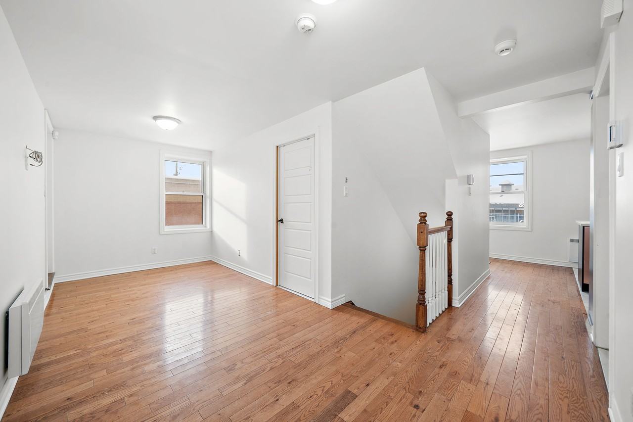 37 Rue SaintPierre A, SainteAnnedeBellevue, QC H9X 1Y7 2 Bedroom