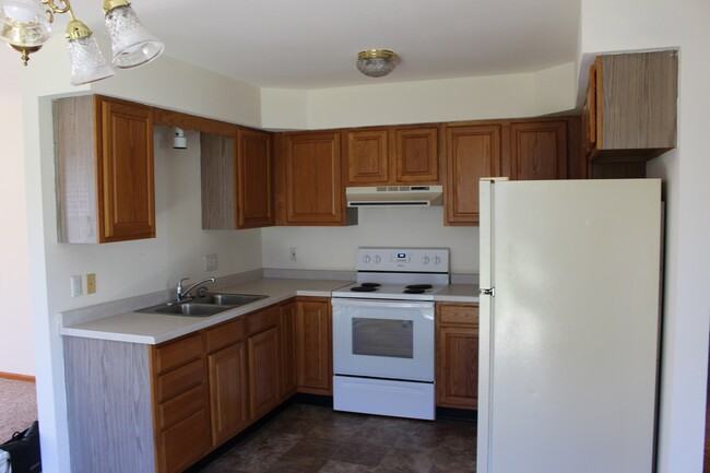 1132 Heritage Court, Edgerton, WI 53534 2 Bedroom Apartment for 1,375