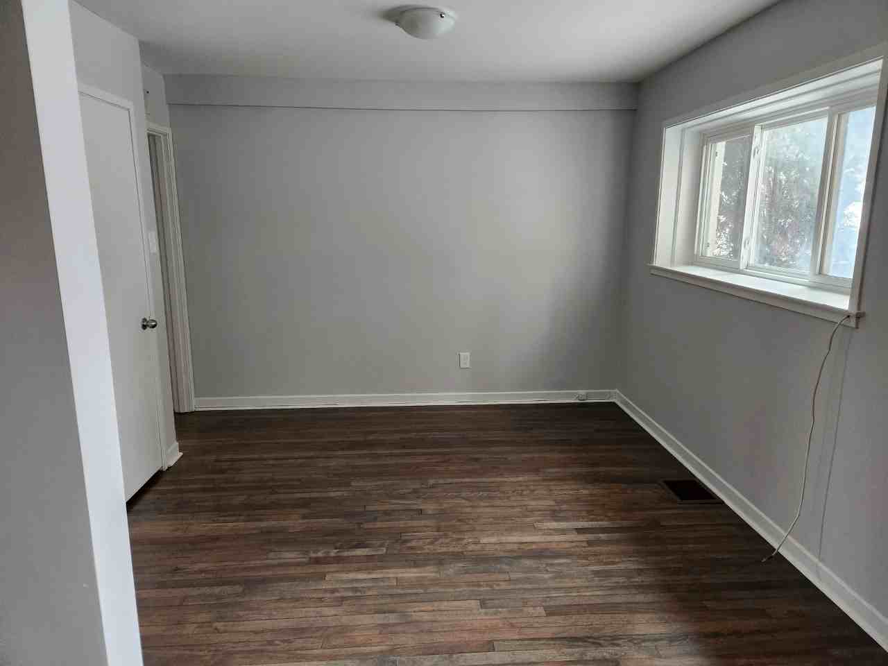 Manor Park Estates Apartments 231D Brittany Dr, Ottawa, ON K1K 0R8