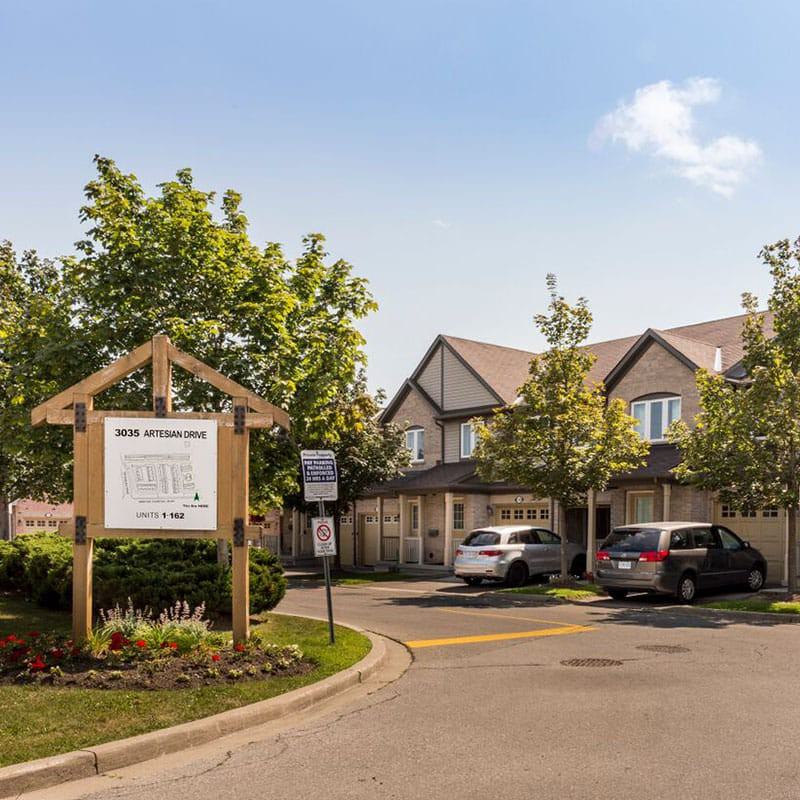 Daniels Gateway, Chartwell Apartments 3035 Artesian Dr, Mississauga