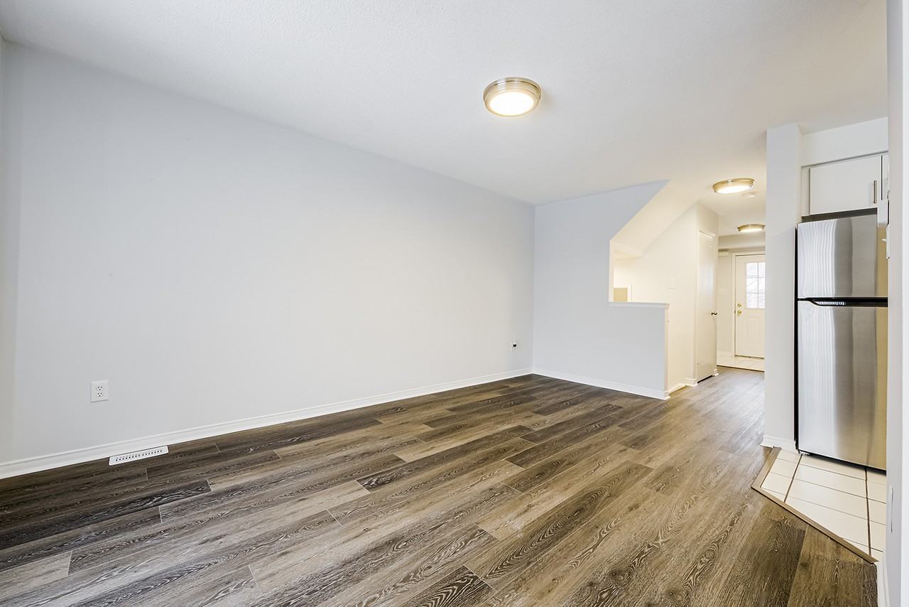 Daniels Gateway, Chartwell Apartments 3035 Artesian Dr, Mississauga