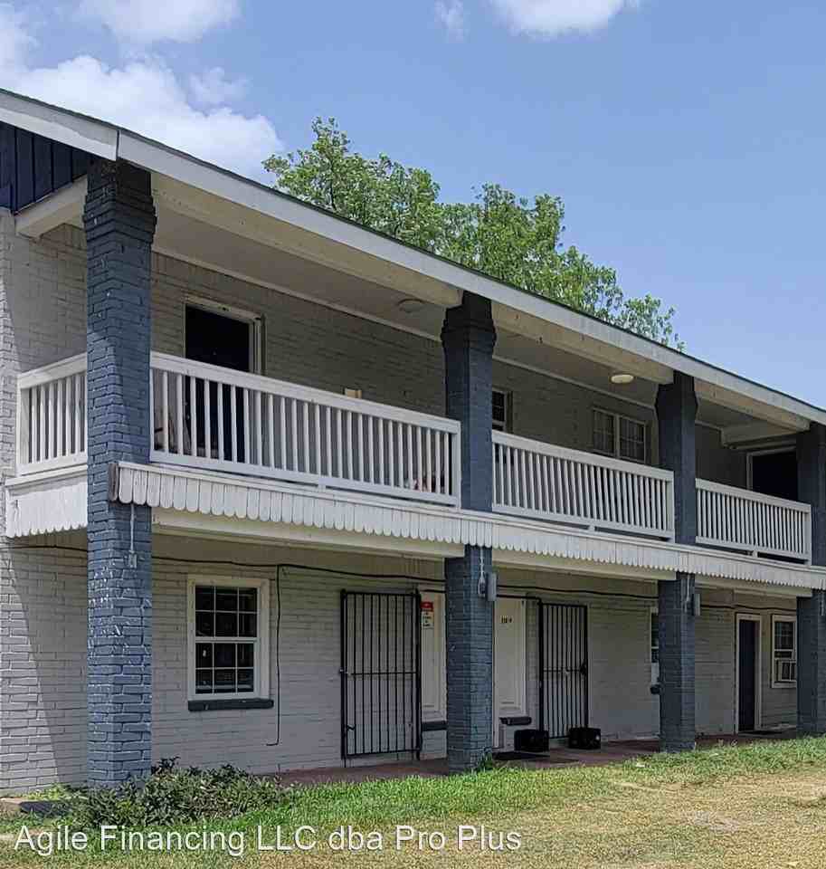 5301 Collinsworth Apartments in Kashmere Gardens, Houston, TX 77026