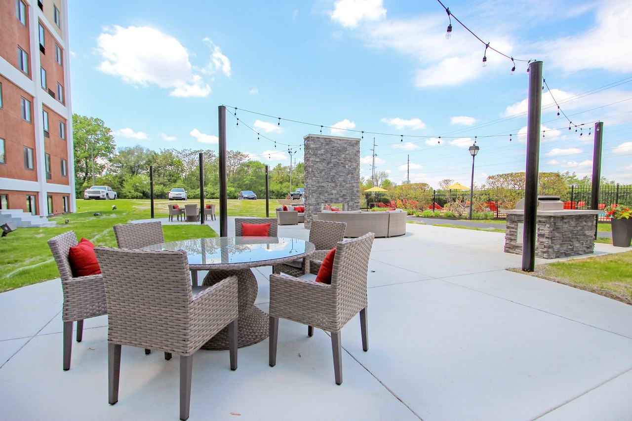 River West Flats Apartments 1150 N White River Pkwy West Dr