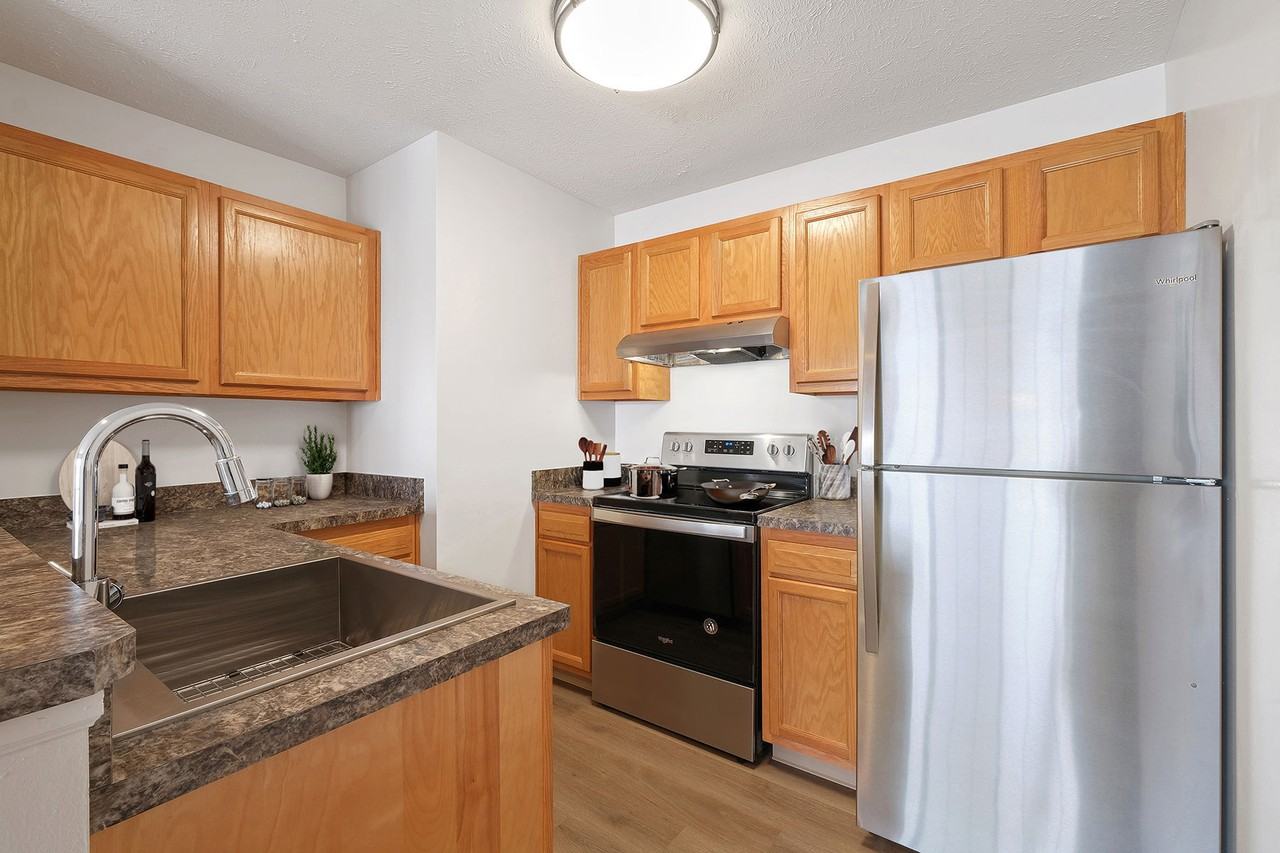 Stratford Crossings Apartments 600 Grant Allen Way, Wadsworth, OH