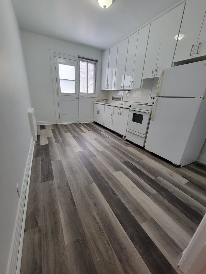 29752985 Boul. ÉdouardMontpetit Apartments 2985 29752985 Boul