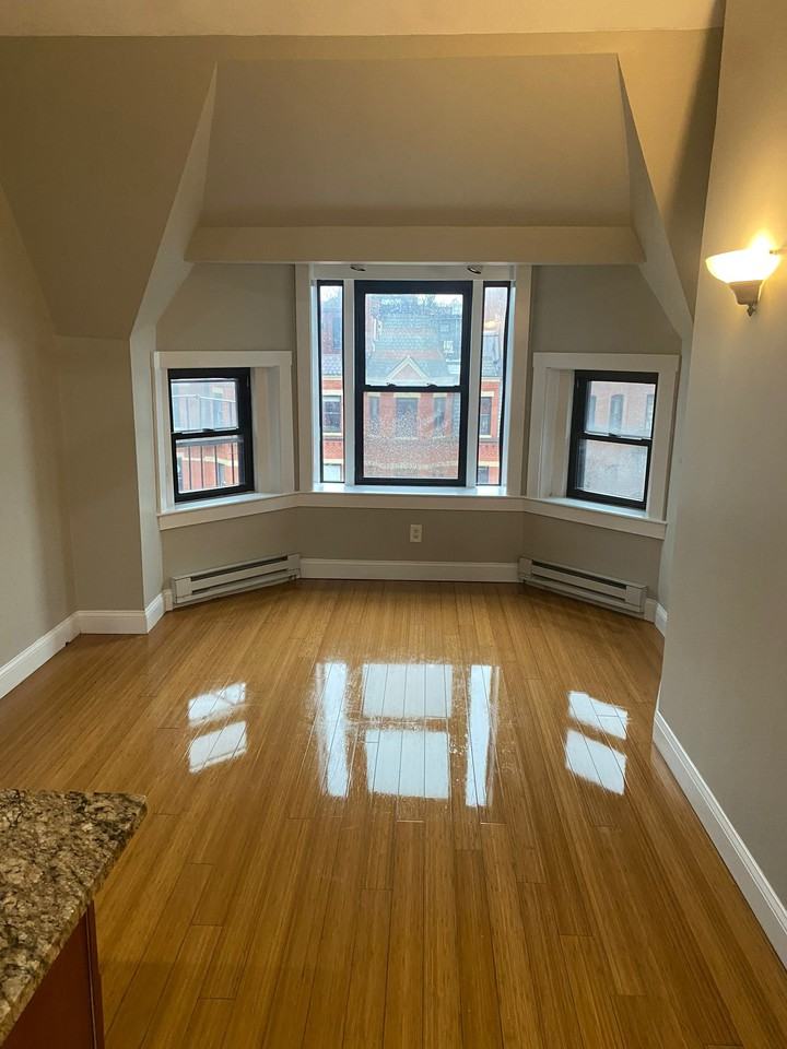 Newbury St 3F, Boston, MA 02116 1 Bedroom Apartment for 2,950/month