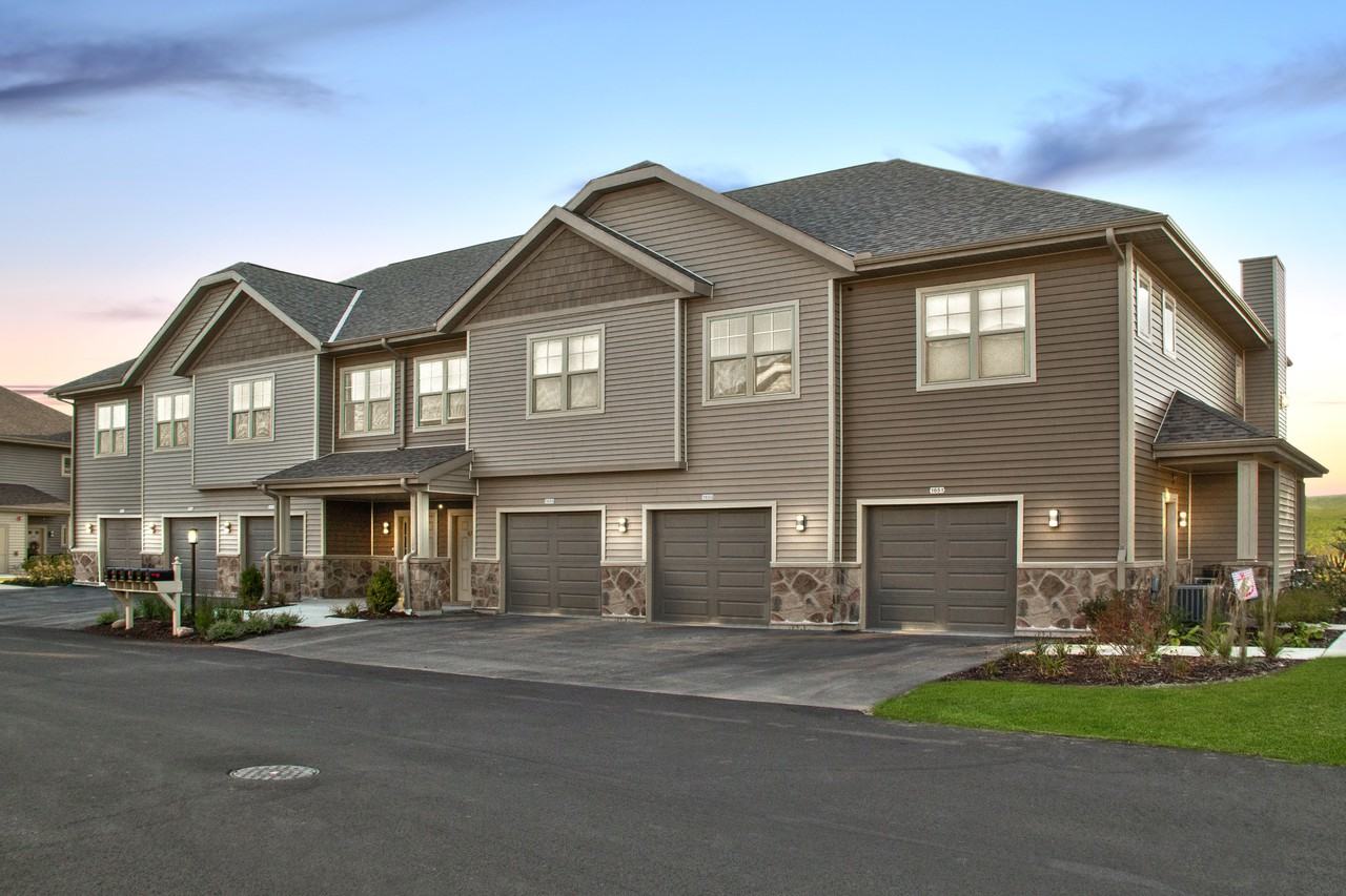 High Bluff Townhomes Apartments 2212 New Port Vista Dr, Grafton, WI