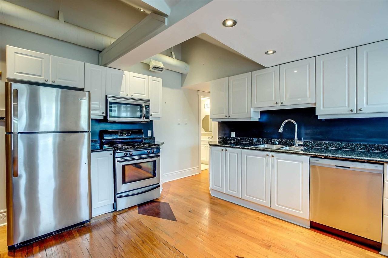 469 Palmerston Blvd, Toronto, ON M6G 2N9 Apartments 469 Palmerston