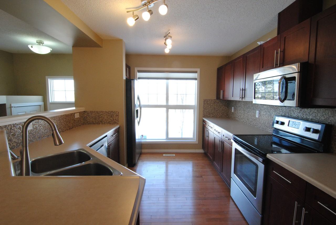 2 bed 2.5 bath townhouse with Double Garage in Terwillegar