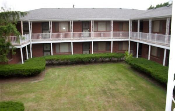Greenfield Park Apartments 15001 Greenfield Rd, Detroit, MI 48227