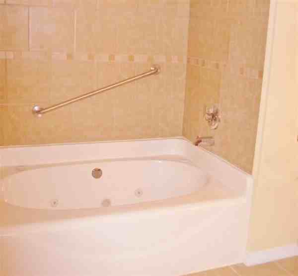 Oasis Sands Luxury Jacuzzi Beach Apts ( Apartments in Biloxi / Gulfport