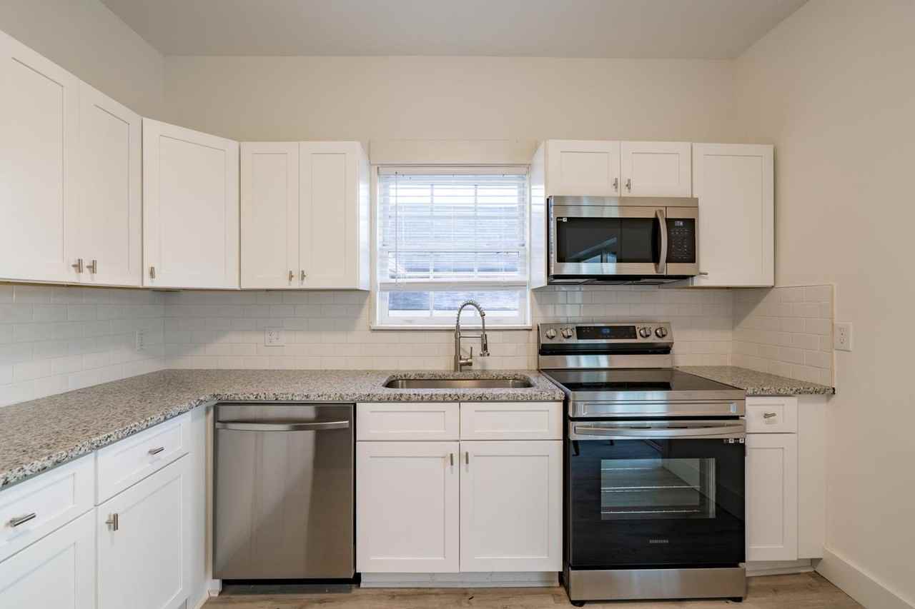 Sleek fully renovated Bankhead home near Blue & Green lines Apartments