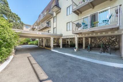 Fernwood Manor Apartments 1575 Fernwood Manor, Victoria, BC V8R 1L2