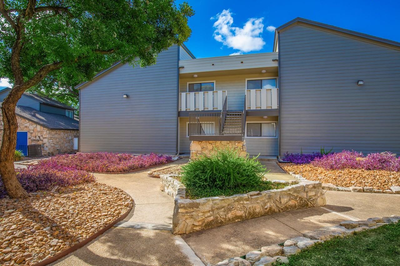 z111122The Escapade Apartments 7600 Blanco Rd, San Antonio, TX