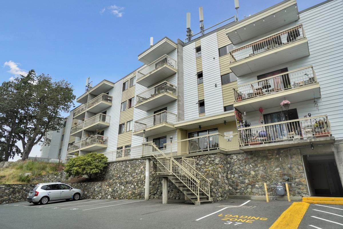 Macaulay North Apartments 980 Wordsley St, Esquimalt, BC V9A 6Y4 Zumper