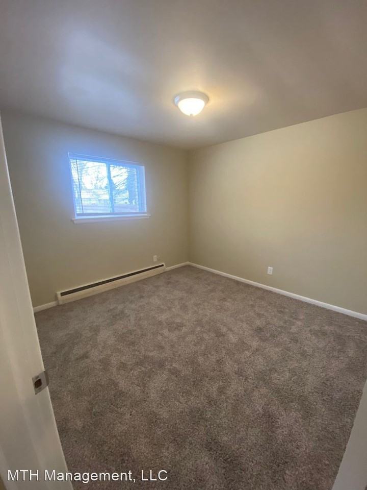 727 & 739 E. Sibley Street 330 Bush Street Apartments in Howell, MI