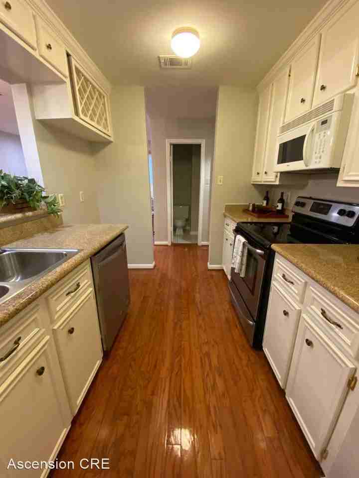 San Felipe Square Townhomes Apartments 1439 Bering Dr, Houston, TX