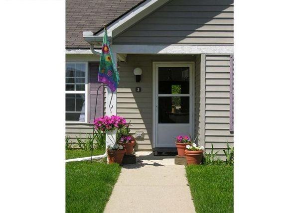 Oak Tree Village Apartments 4775 Village Dr, Grand Ledge, MI 48837