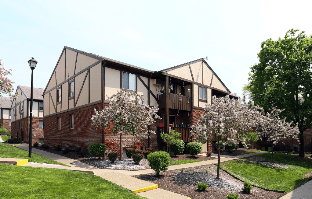 Case Mansion Flats Apartments 123 17th Street Northwest 1, Canton