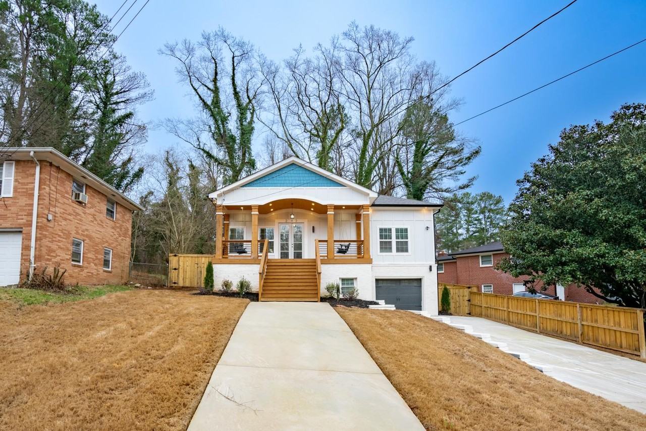 Newly built Oakcliff Craftsman home with fenced backyard Apartments in