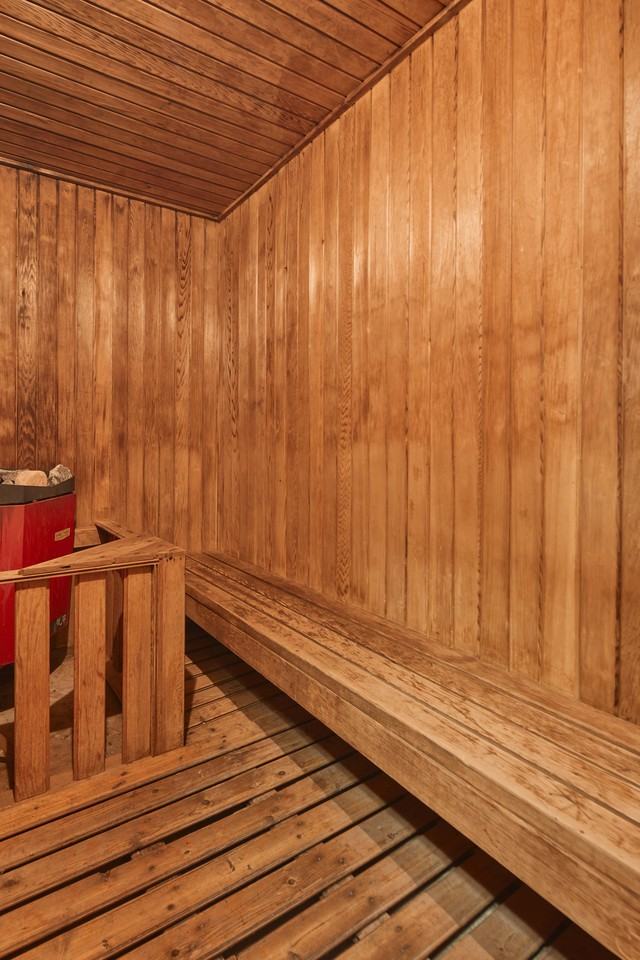 Waterford Tower Apartments 2645 Battleford Rd, Mississauga, ON L5N