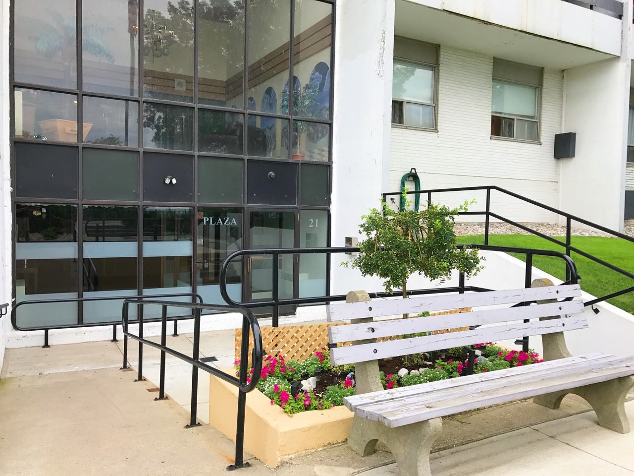 Ben Lomond Plaza Apartments 21 Ben Lomond Pl, Hamilton, ON L8V 2T1