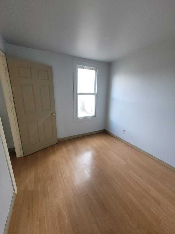 858 Windsor Avenue Apartments 858 Windsor Ave, Windsor, ON N9A 1K2