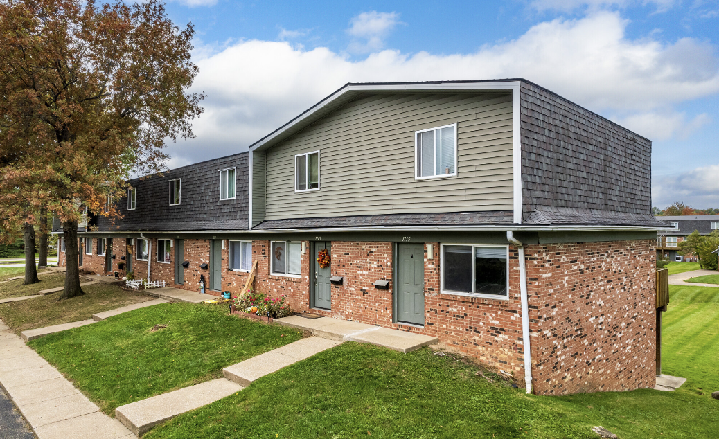 Centre Court Townhomes Apartments 113 Holl Road Northeast, North