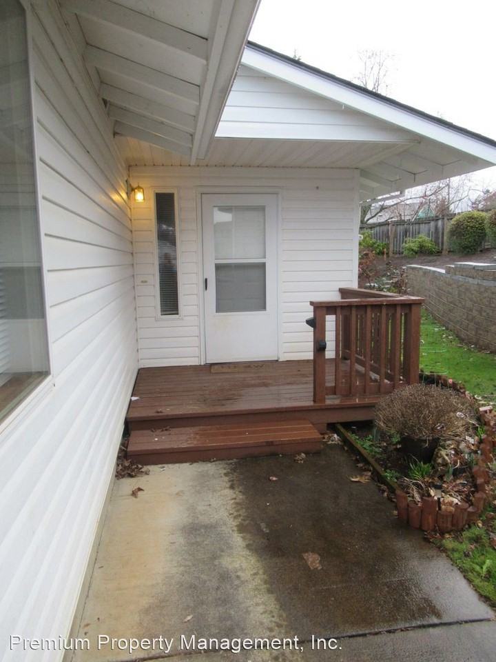 1855 & 1859 Skyline Court S Apartments in South Gateway, Salem, OR