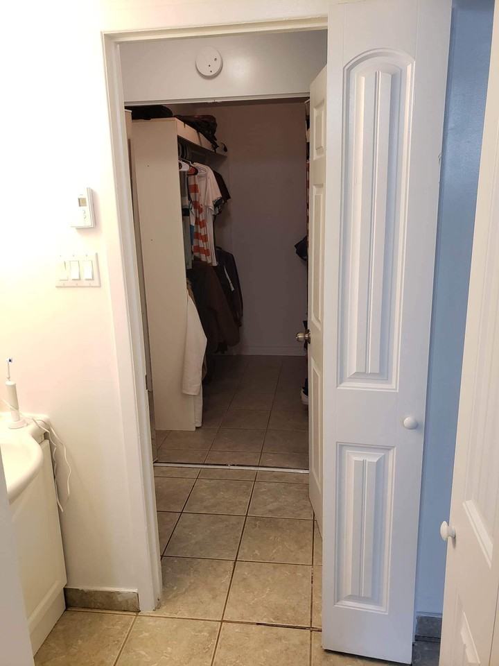 24 Rue Legault, SainteAnnedeBellevue, QC H9X 1Z5 2 Bedroom Apartment