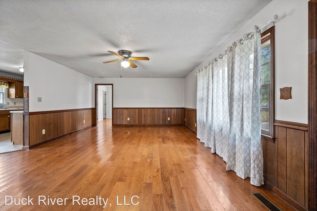 1906 Lynnwood Dr, Columbia, TN 38401 3 Bedroom House for 1,350/month