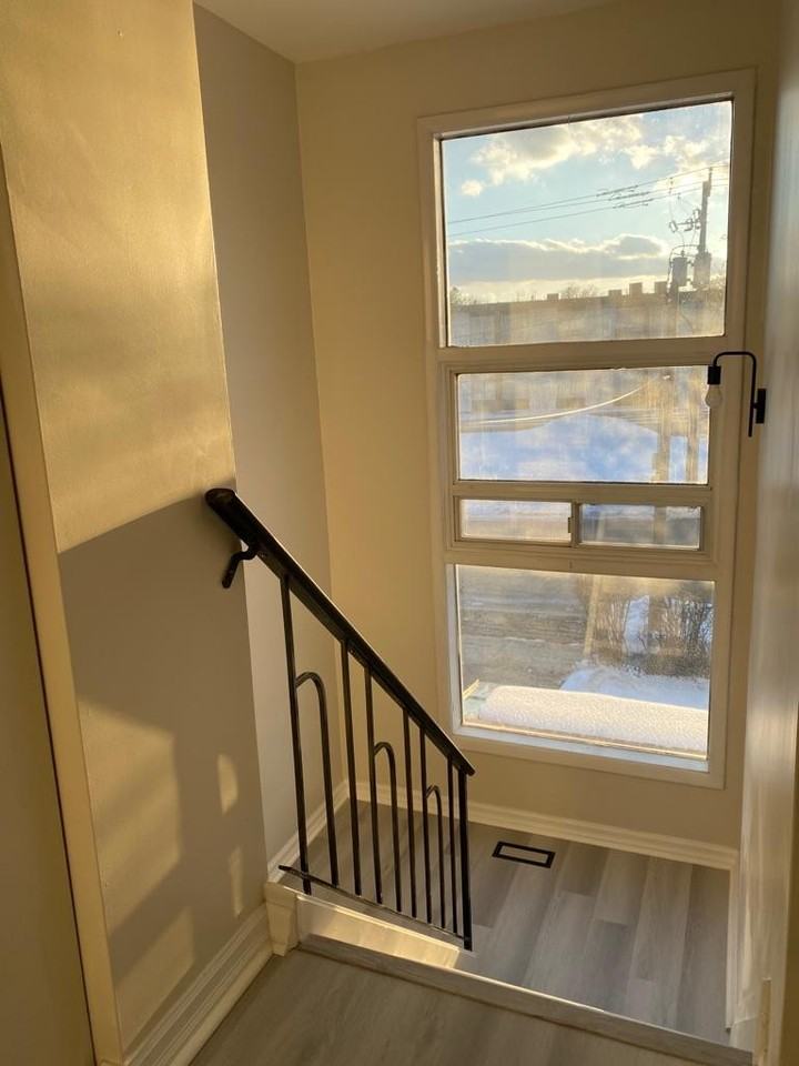 3507 Queenston Dr, Mississauga, ON L5C 2G8, Canada Zumper