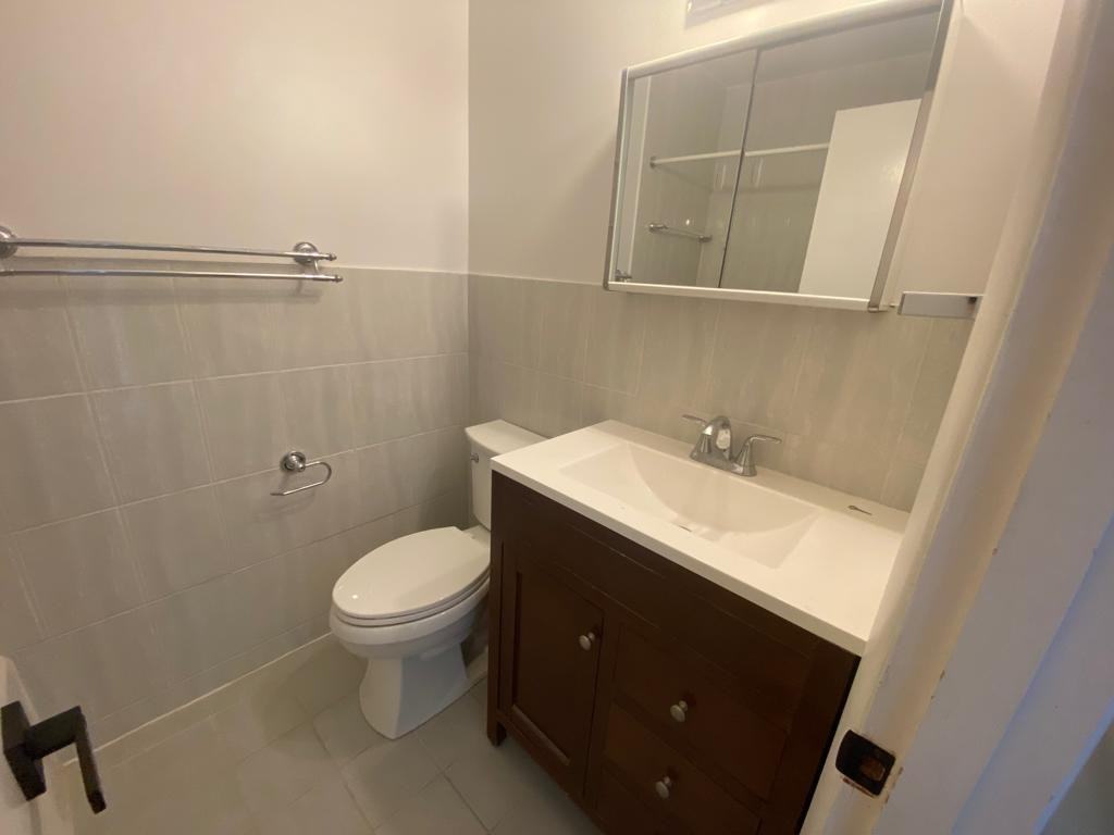 3507 Queenston Dr, Mississauga, ON L5C 2G8, Canada Zumper