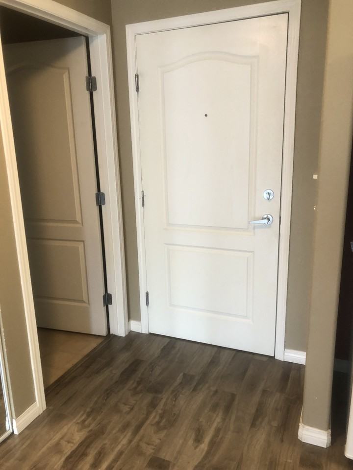 Lovely 2 Bed 2 Bathroom Condo in The Hamptons!!*Balcony*In Apartments