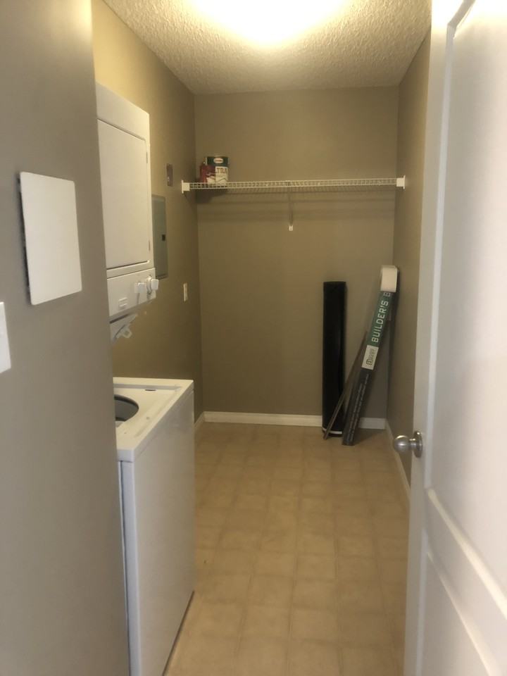 Lovely 2 Bed 2 Bathroom Condo in The Hamptons!!*Balcony*In Apartments