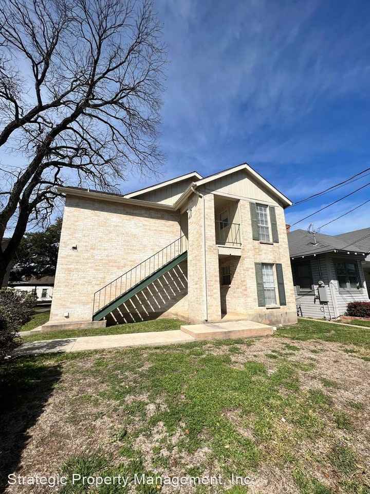 Monte Vista Apartment Home Apartments 331 W Mistletoe Ave, San