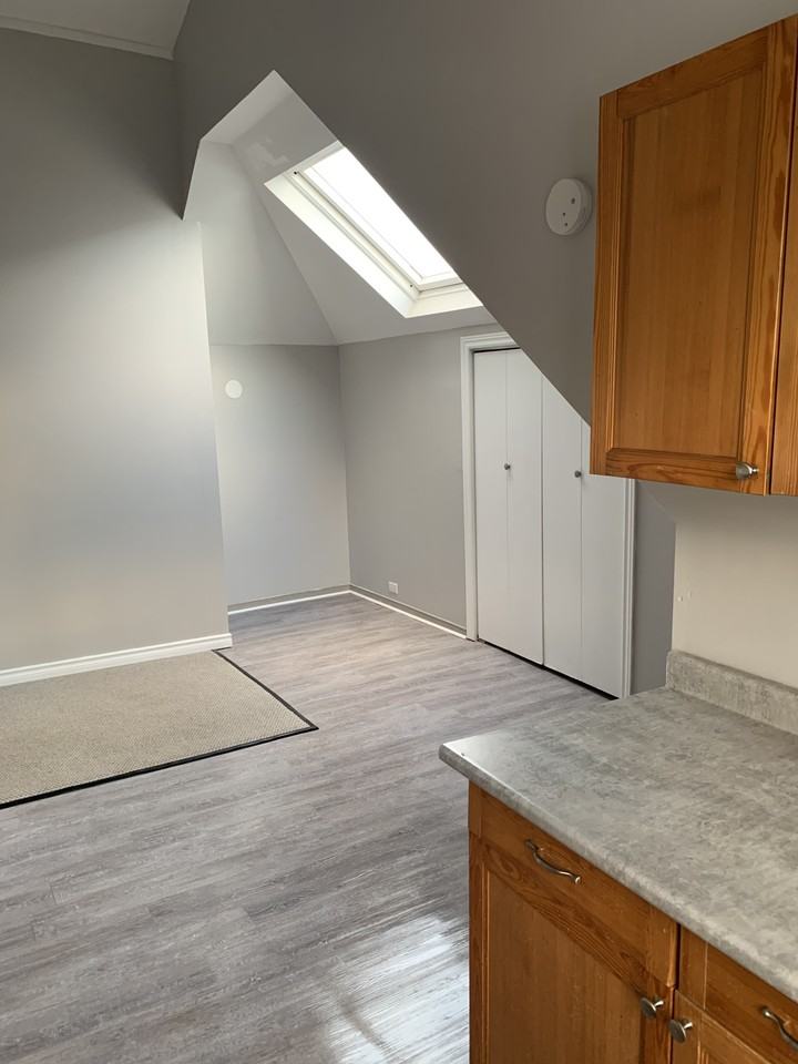 4 dillane st w UPPER UNIT Apartments 4 Dillane Street West, New