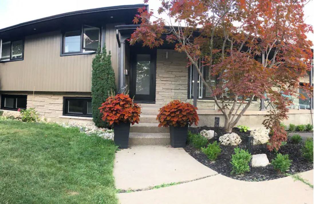 27 Marsdale Dr, St. Catharines, ON L2T 3S2 2 Bedroom House for 1,995